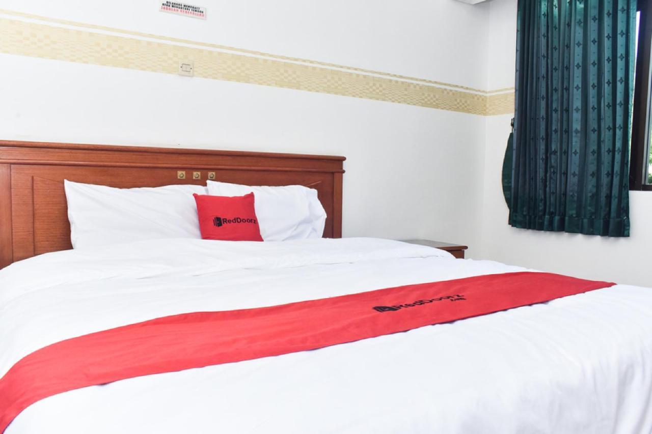 Reddoorz Near Lenmarc Mall Surabaya Pradahkalikendal Zewnętrze zdjęcie
