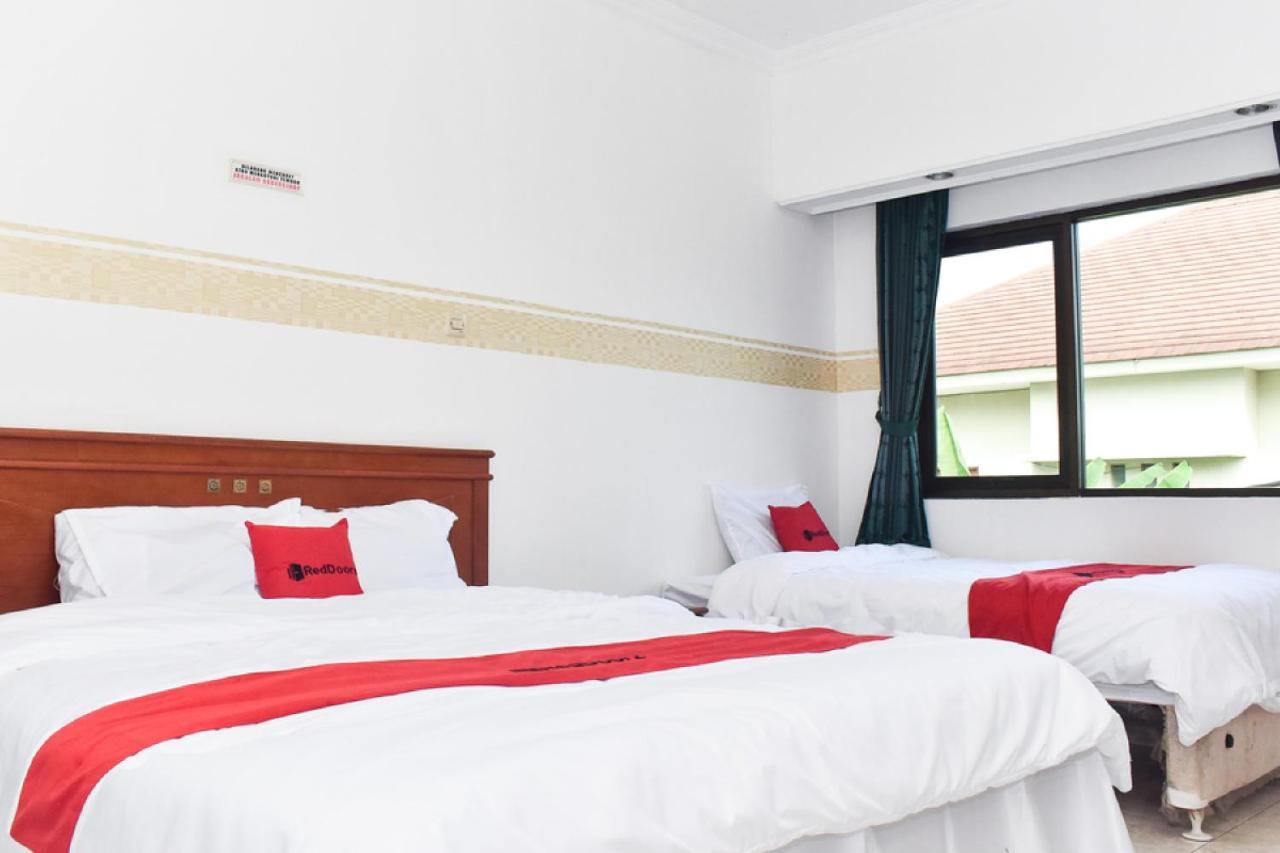 Reddoorz Near Lenmarc Mall Surabaya Pradahkalikendal Zewnętrze zdjęcie