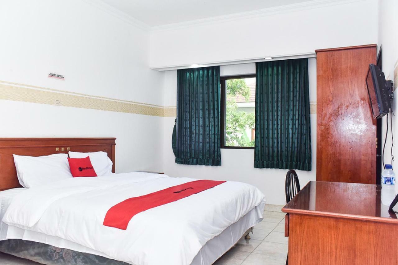 Reddoorz Near Lenmarc Mall Surabaya Pradahkalikendal Zewnętrze zdjęcie